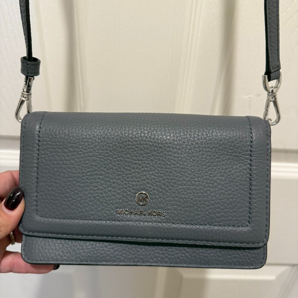 **Michael Kors Pebbled Leather Crossbody Wallet – Gray**